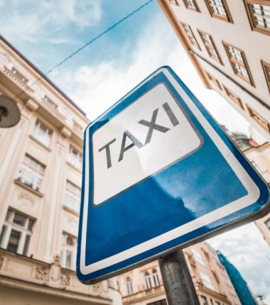 Taxis, location de voitures et vélos