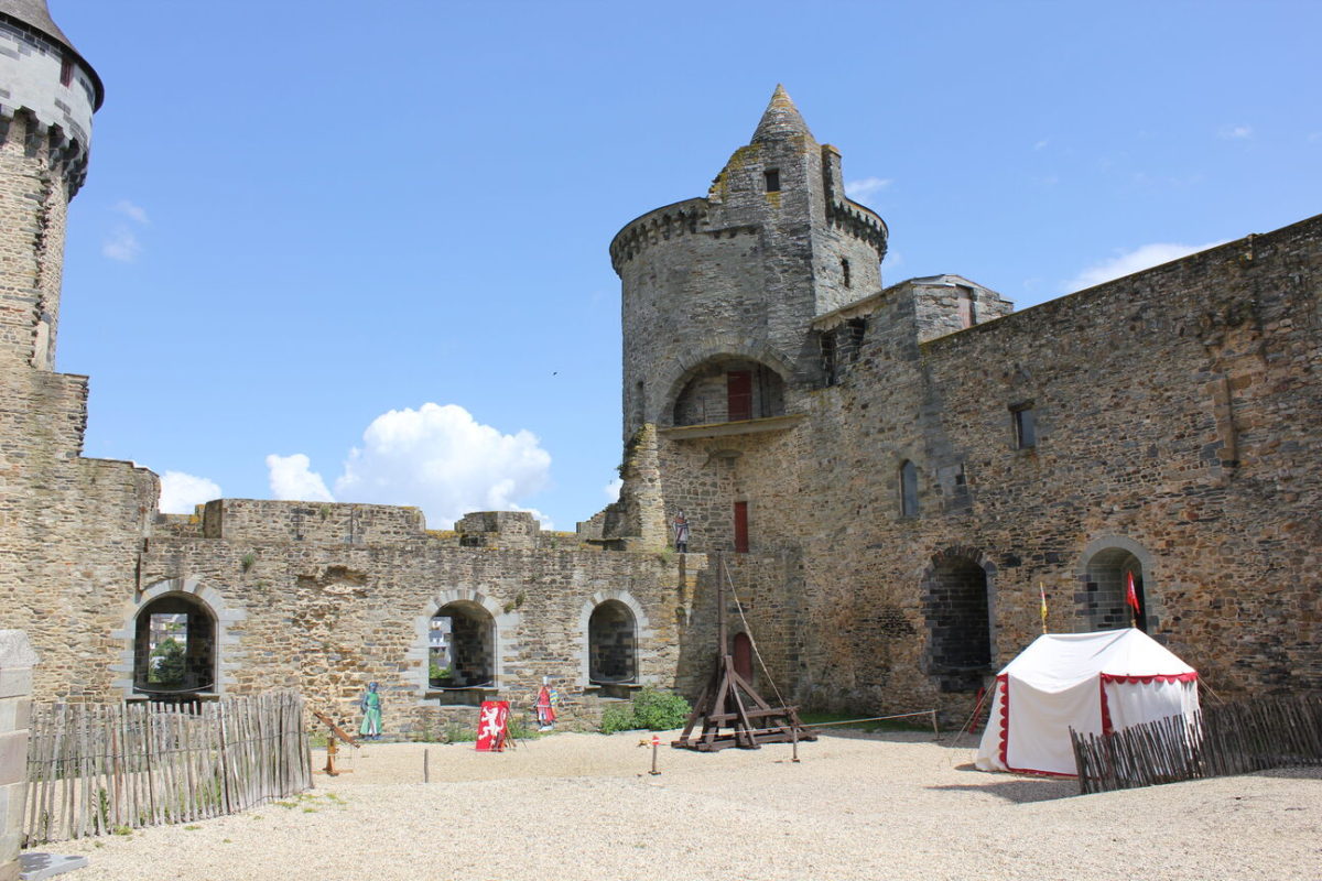 Armes de jet médiévales ©Office de Tourisme du Pays de Vitré