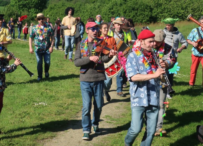 Traditionelles Musikfestival „Va Y Availles du Bruit“